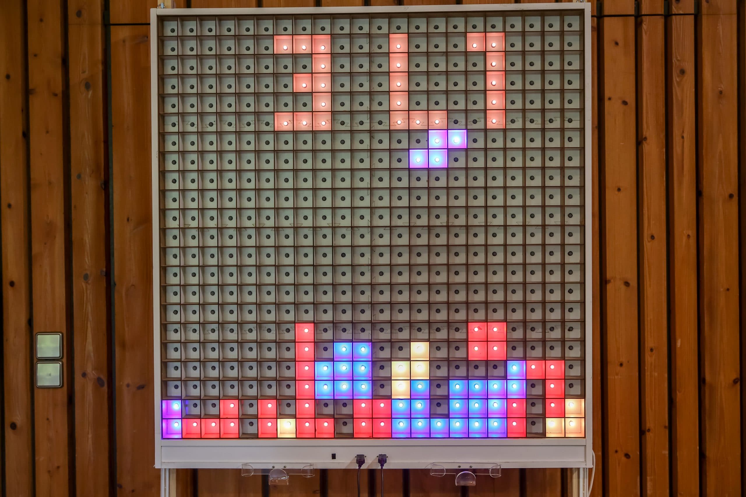 Painel de LED interativo feito por makers